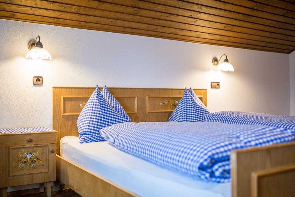 Berggasthaus Agritur Moserhof Braies  Exterior photo